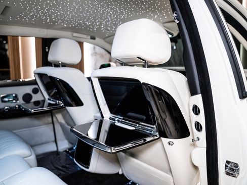 Used 2026 Rolls-Royce Phantom Sedan RWD image 18
