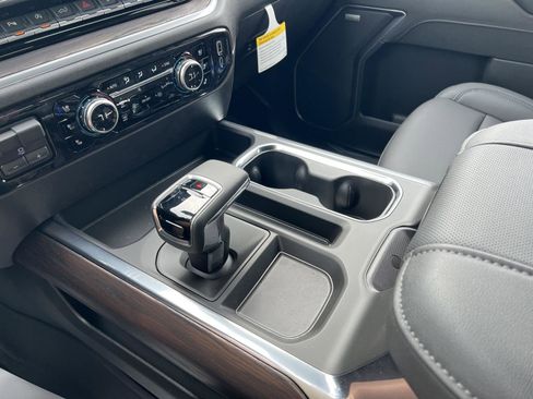 New 2026 GMC Sierra 1500 SLT image 39