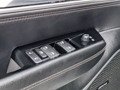 Used 2024 Jeep Wagoneer L Series II RWD image 12