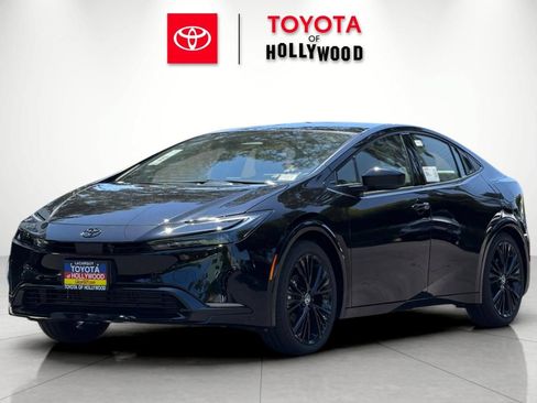 New 2026 Toyota Prius FWD image 7