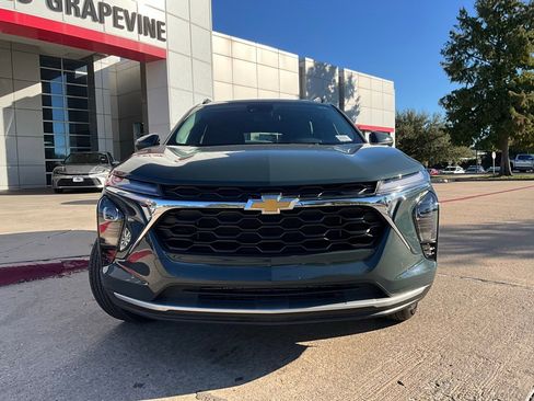 Used 2025 Chevrolet Trax LT image 4