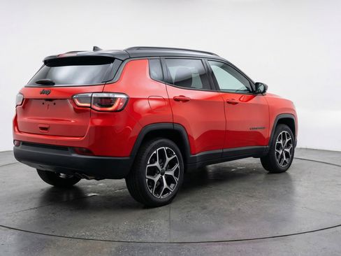 Used 2025 Jeep Compass Limited AWD/4WD image 9