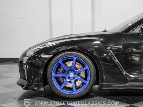 Used 2013 Nissan GT-R Premium image 23