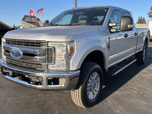 Used 2018 Ford F250 XLT w/ Camper Package image 2