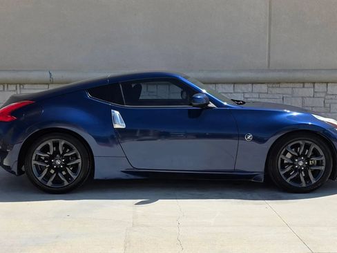Used 2015 Nissan 370Z Coupe RWD image 2