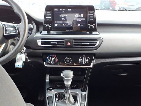 Used 2022 Kia Seltos LX image 10