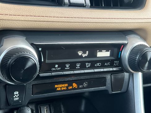 Used 2020 Toyota RAV4 LE image 25