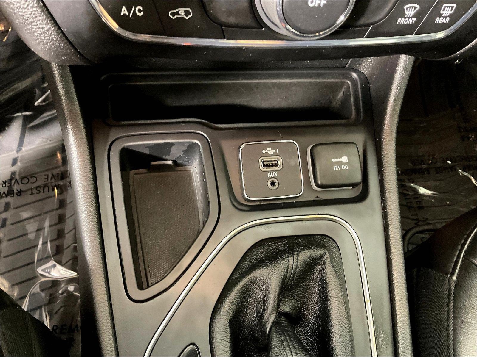 Used 2020 Jeep Cherokee Latitude Plus FWD image 15