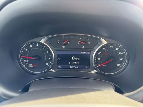 Used 2024 GMC Terrain SLT AWD/4WD image 15