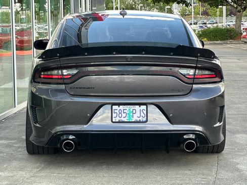 Used 2017 Dodge Charger R/T Scat Pack RWD image 4
