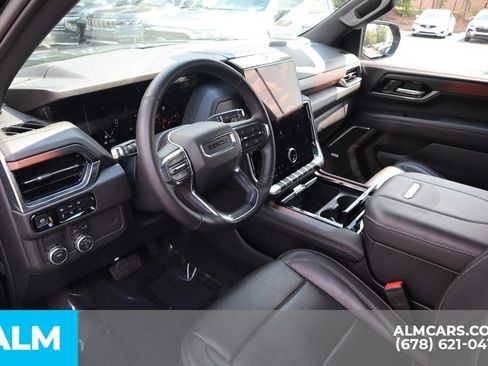 Used 2025 GMC Yukon Denali RWD image 10