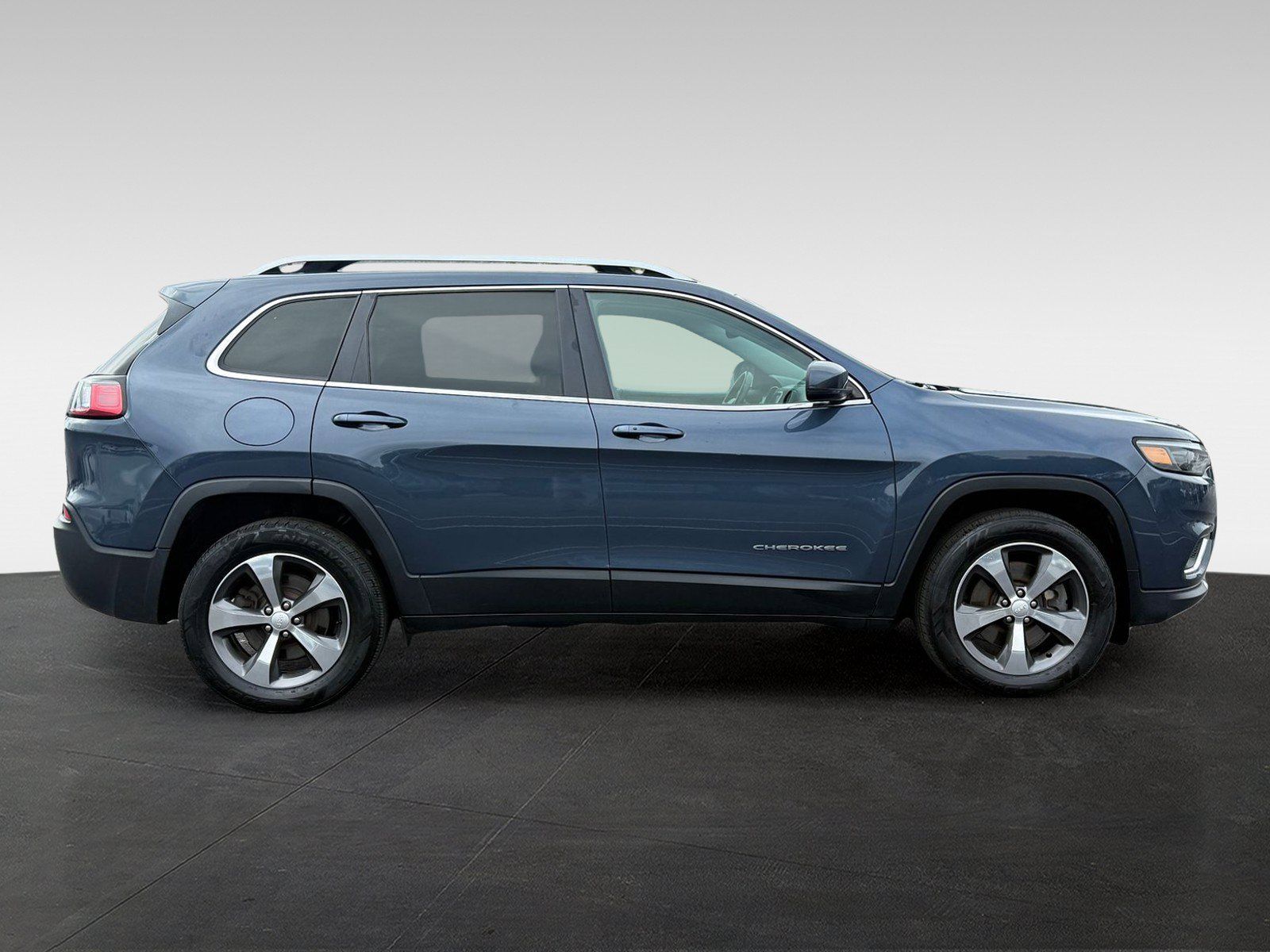 Used 2019 Jeep Cherokee Limited AWD/4WD image 4