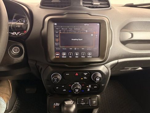 Certified 2023 Jeep Renegade Latitude image 21