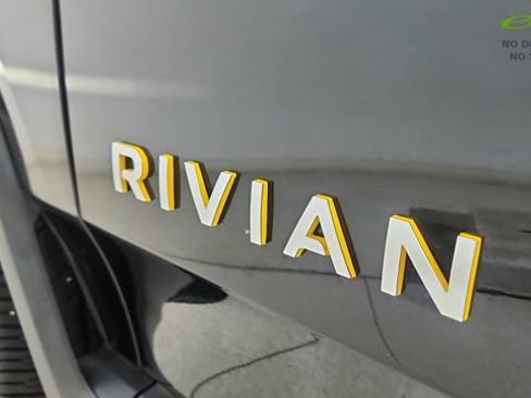 Used 2024 Rivian R1S Adventure AWD/4WD image 32