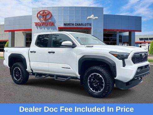 Used 2025 Toyota Tacoma TRD Off-Road AWD/4WD image 1