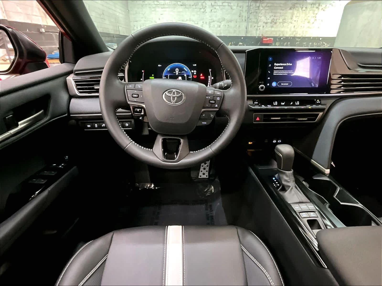 Used 2025 Toyota Camry SE w/ Convenience Package FWD image 8