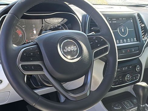 Used 2021 Jeep Cherokee Latitude Lux w/ Comfort/Convenience Group image 18