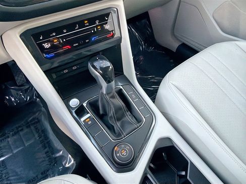 Used 2022 Volkswagen Tiguan SE image 29