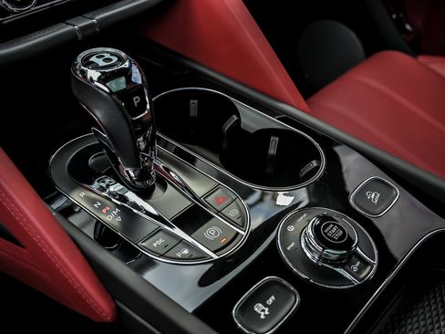 Used 2022 Bentley Bentayga AWD/4WD image 51