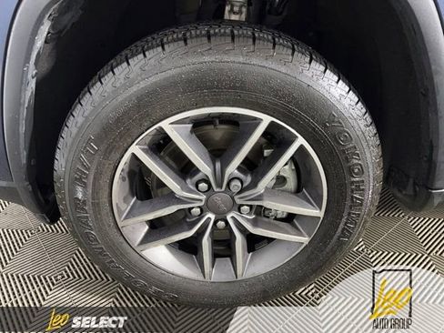 Used 2021 Jeep Grand Cherokee Limited w/ Premium Lighting Group image 24