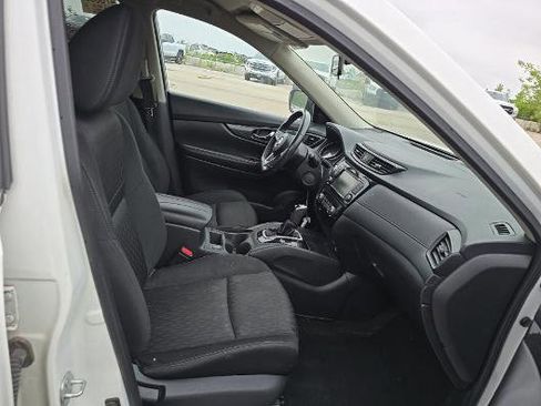 Used 2018 Nissan Rogue SV w/ Premium Package AWD/4WD image 13