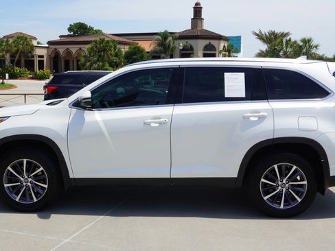 Used 2019 Toyota Highlander XLE FWD image 5