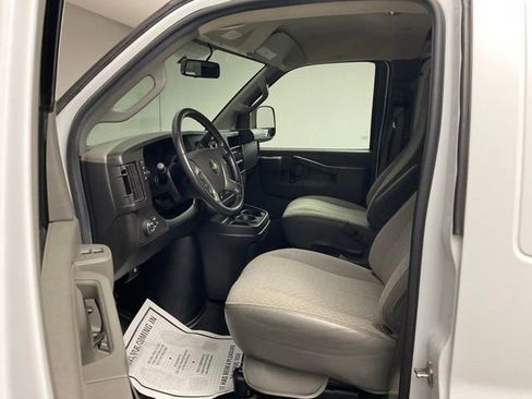 Used 2017 Chevrolet Express 3500 RWD image 14
