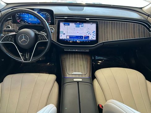 Used 2025 Mercedes-Benz E 350 4MATIC Sedan image 10