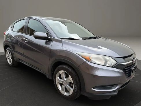 Used 2017 Honda HR-V LX image 3