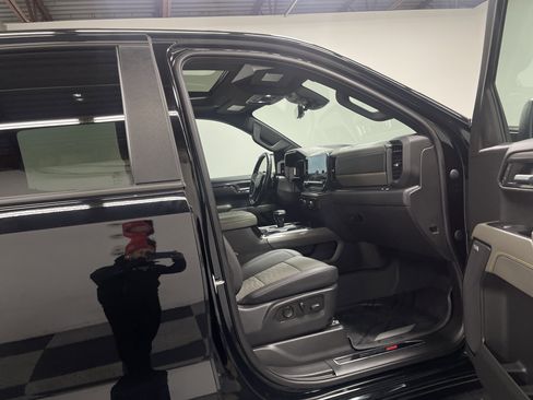 Used 2023 Chevrolet Silverado 1500 ZR2 w/ Technology Package image 25