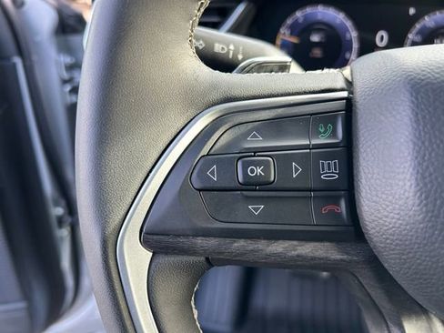 Used 2025 Jeep Grand Cherokee L Limited w/ Black Appearance Package image 25