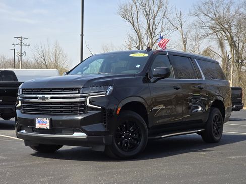 Used 2024 Chevrolet Suburban LT image 2