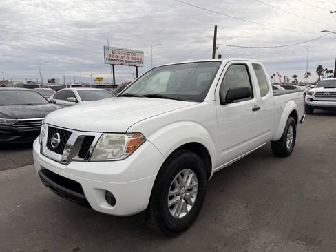 Used 2018 Nissan Frontier SV image 3