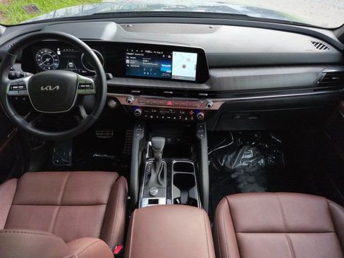 Used 2025 Kia Telluride SX w/ SX Captain's Chair Package FWD image 14