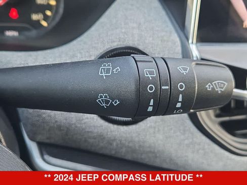 Used 2024 Jeep Compass Latitude AWD/4WD image 24
