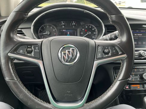 Used 2022 Buick Encore Preferred AWD/4WD image 9