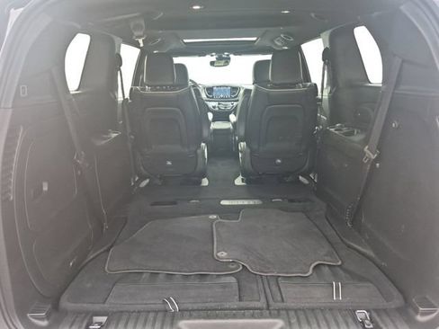 Used 2024 Chrysler Pacifica Premium FWD image 19