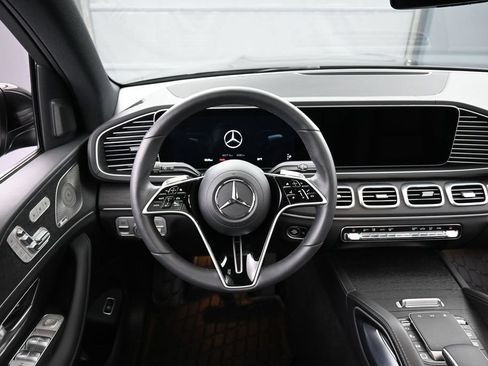 Used 2025 Mercedes-Benz GLS 450 4MATIC image 19