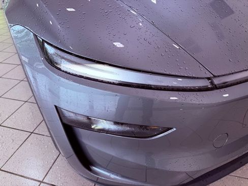 Used 2026 Tesla Model Y AWD image 17