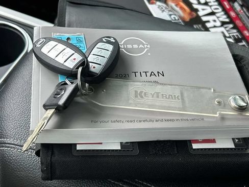 Certified 2021 Nissan Titan SV w/ SV Convenience Package AWD/4WD image 5