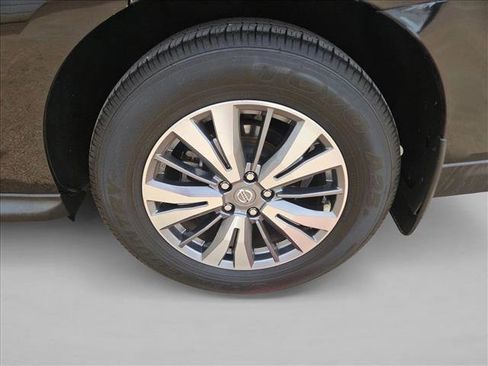 Used 2020 Nissan Pathfinder SV image 9