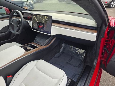 Used 2021 Tesla Model S Plaid image 12