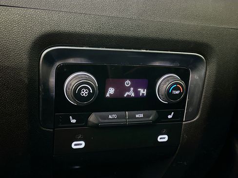 Used 2023 Chevrolet Suburban Premier image 26