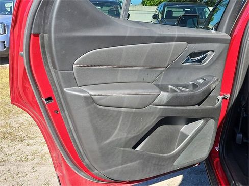 Used 2023 Chevrolet Traverse RS image 15