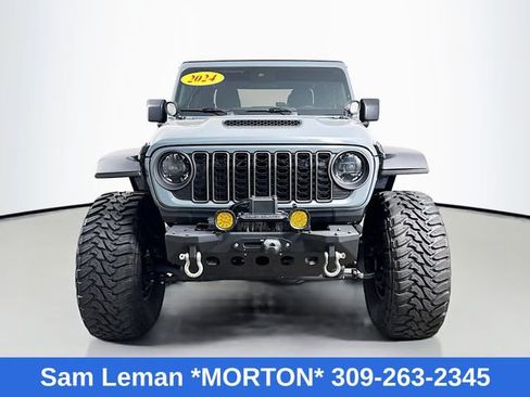 Used 2024 Jeep Gladiator Mojave w/ Convenience Group image 2
