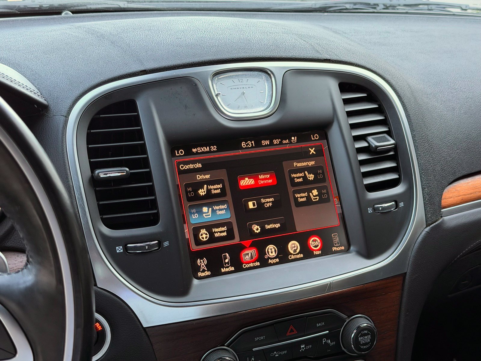 Used 2015 Chrysler 300 C Platinum w/ Harman/Kardon Audio Group RWD image 35