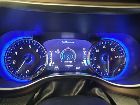 Used 2017 Chrysler Pacifica Touring-L Plus w/ Tire & Wheel Group FWD image 23