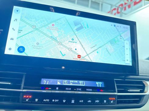 Used 2025 Toyota Sienna Limited image 27