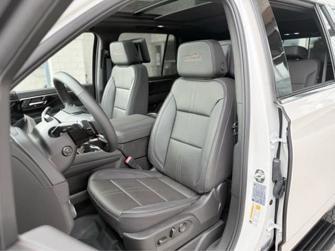Used 2025 Chevrolet Tahoe High Country image 11
