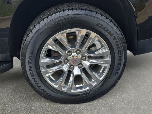 Used 2025 GMC Yukon XL Denali AWD/4WD image 31